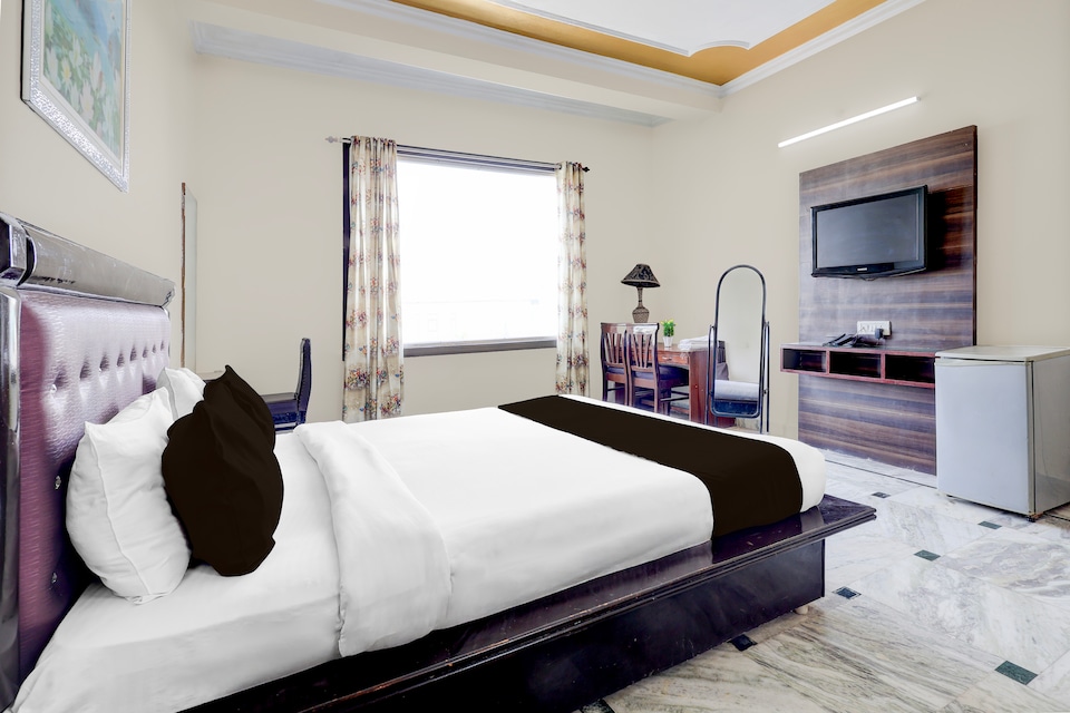 Hotel O Taj Empire, Fatehabad Road, Agra