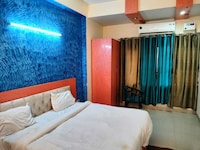 Hotel O Alpha 1 Metro Station 