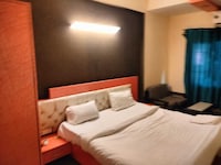 Hotel O Alpha 1 Metro Station 