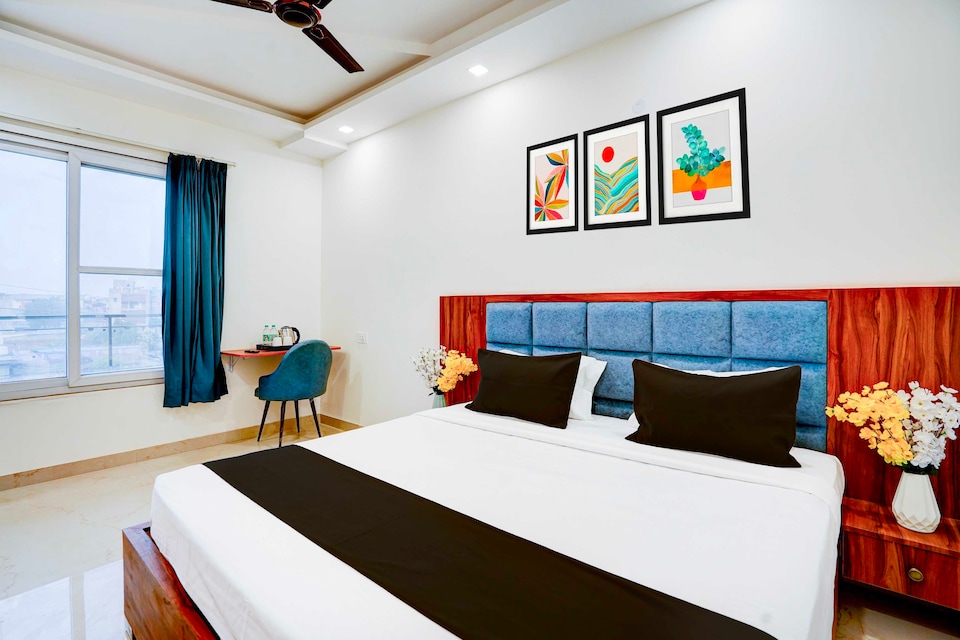 Collection O Noida Sector 83 Metro Station, Noida Expressway SEZ, Noida