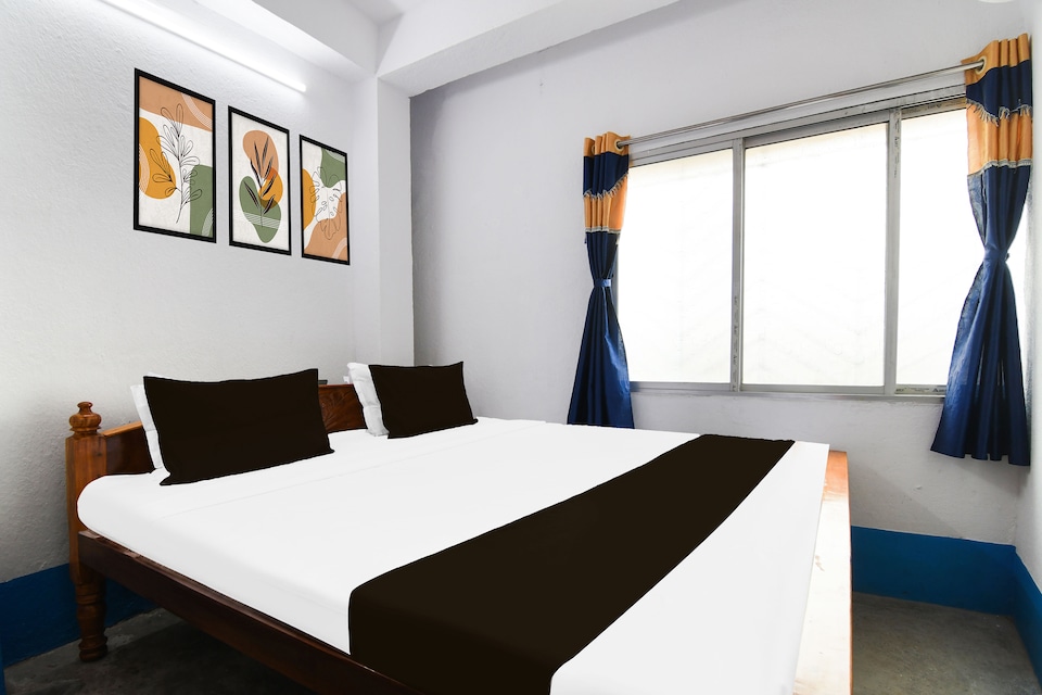 SPOT ON Milan Guest House , VIP Road Kolkata, Kolkata