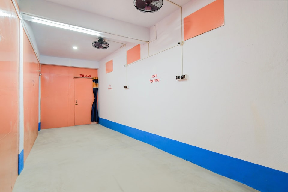 Spot on Milan Guest House, VIP Road Kolkata, Kolkata