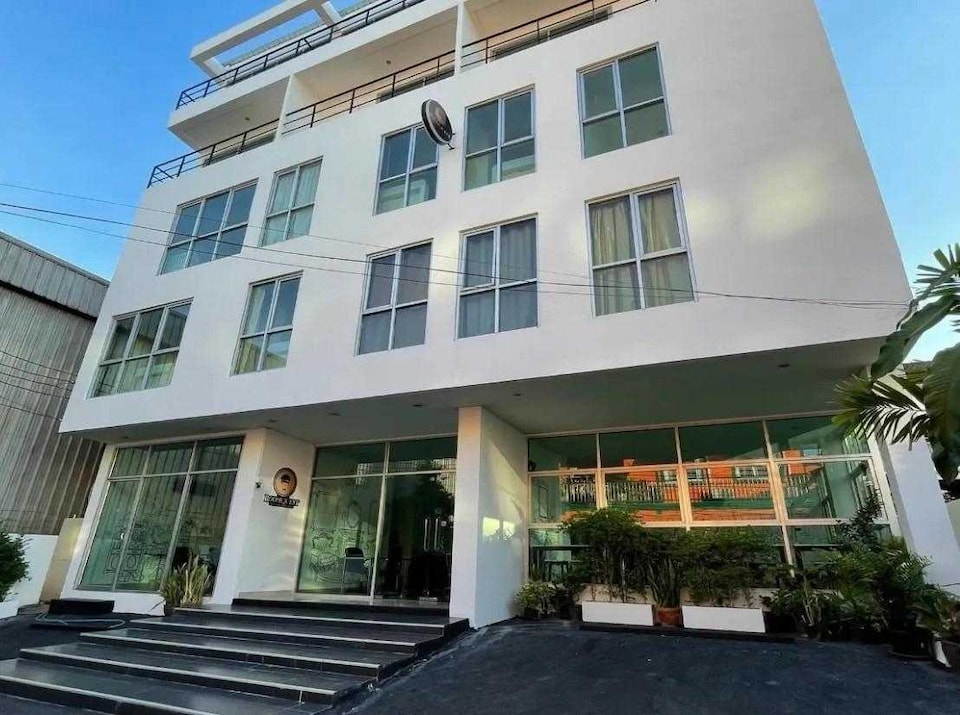  RQ Bangkok Sukhumvit 50 by Collection O, Watthana, Bangkok