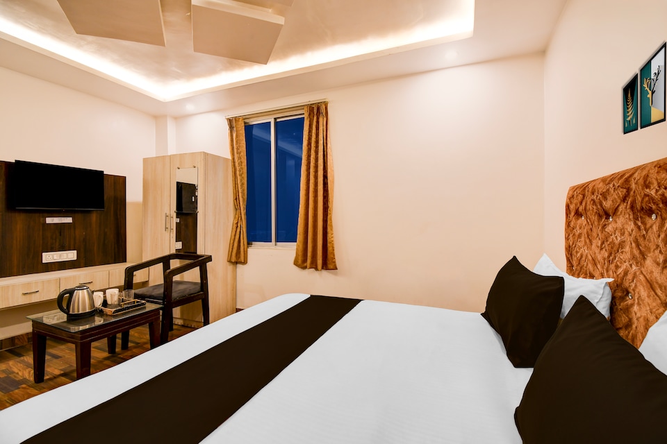 Super Townhouse Civil Lines Prayagraj Formerly Raj Mahal Palace, Civil Lines - High Court, Prayagraj