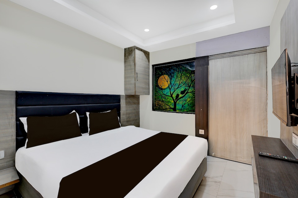HOTEL O S.S, Chandkheda Ahmedabad, Ahmedabad