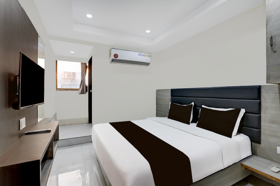 HOTEL O S.S, Chandkheda Ahmedabad, Ahmedabad