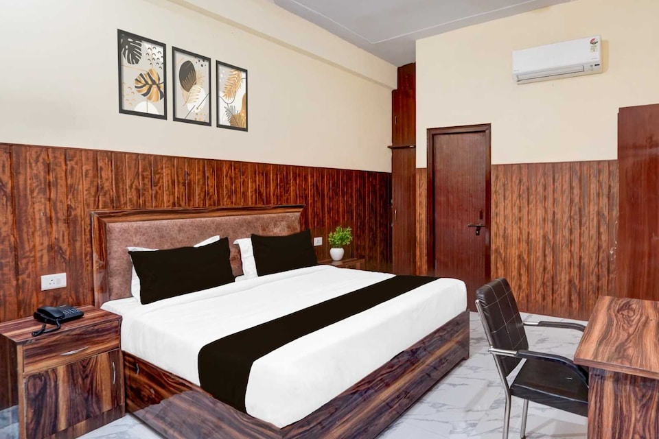 Hotel O IIT Varanasi Formerly Shree Gopal Upwan , Lanka, Varanasi