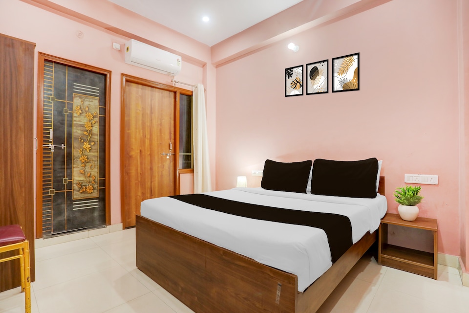 Super Hotel O IIT Varanasi Formerly Shree Gopal Upwan , Lanka, Varanasi