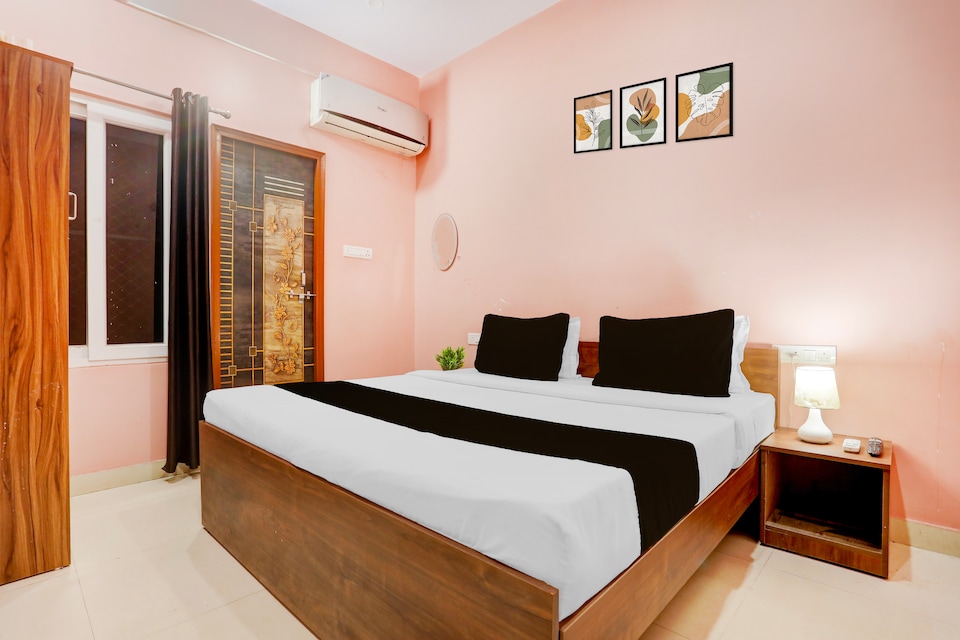 Super Hotel O IIT Varanasi Formerly Shree Gopal Upwan , Lanka, Varanasi