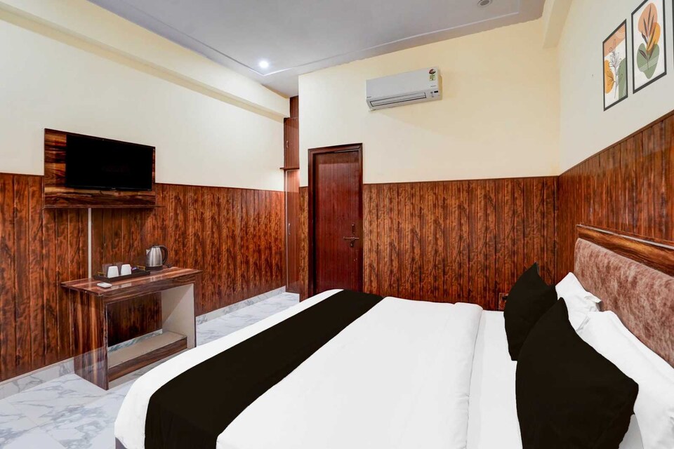 Hotel O IIT Varanasi Formerly Shree Gopal Upwan , Lanka, Varanasi