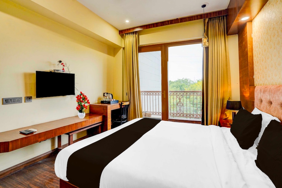 Townhouse Oak Sector 47 Near Medanta, Medanta, Gurgaon