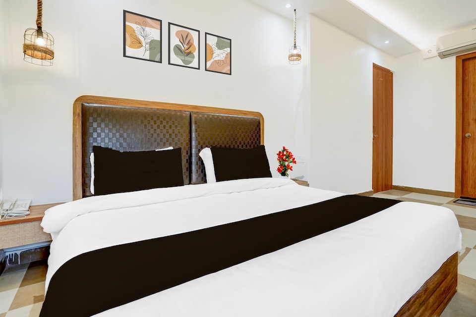 Townhouse Oak Lahartara Railway Bridge Near Bus Stop, Sigra, Varanasi