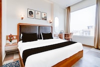 Townhouse Oak Lahartara Railway Bridge Near Bus Stop