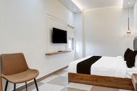 Townhouse Oak Lahartara Railway Bridge Near Bus Stop