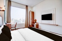 Townhouse Oak Lahartara Railway Bridge Near Bus Stop