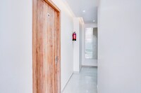 Townhouse Oak Lahartara Railway Bridge Near Bus Stop