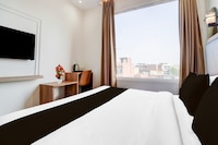 Townhouse Oak Lahartara Railway Bridge Near Bus Stop