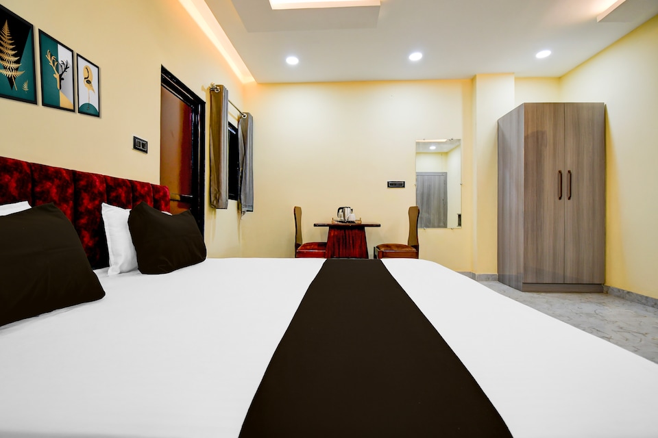 Collection O Gorakhpur Bharat Mata Mandir, Golghar, Gorakhpur