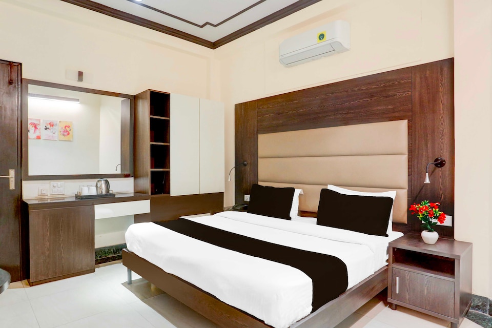 Collection O Sushant Lok Phase 1, Huda 2, Gurgaon