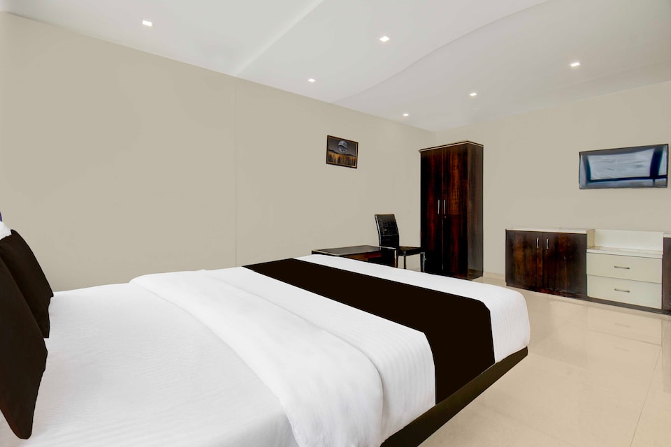 [Day Stay - 8 AM to 8 PM] Collection O Chakan MIDC Pune, Chakan Pune, Pune