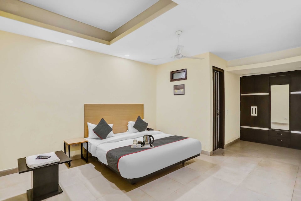 Collection O Patparganj Max  Speciality Hospital, Anand Vihar Delhi, Delhi