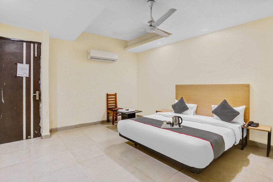Collection O Patparganj Max  Speciality Hospital, Anand Vihar Delhi, Delhi