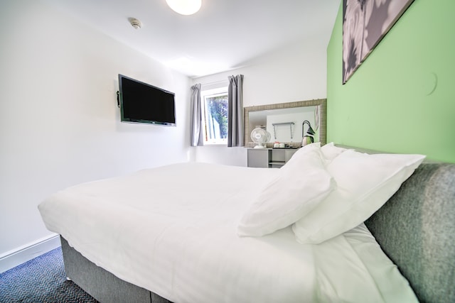 GO2 Gloucester Hotel by OYO