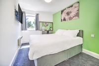 GO2 Gloucester Hotel by OYO