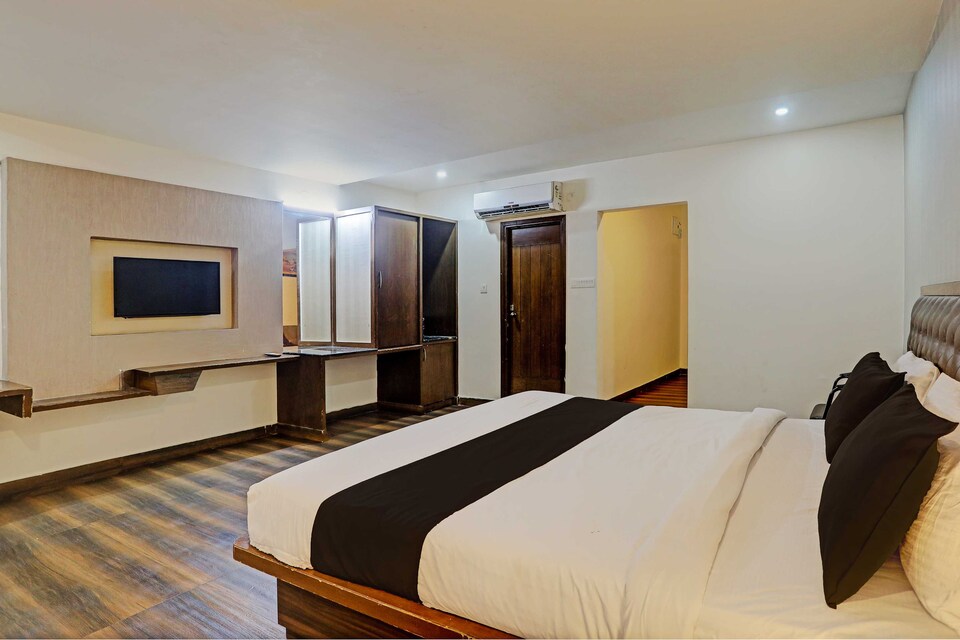 [Day Stay - 12 Hrs Slot: 8 AM to 8 PM] Collection O Kothapet, LB Nagar-Uppal, Hyderabad