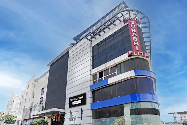 [Day Stay - 12 Hrs Slot: 8 AM to 8 PM] Townhouse Oak Kothapet