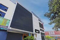 [Day Stay - 12 Hrs Slot: 8 AM to 8 PM] Townhouse Oak Kothapet