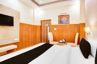 Collection O Oak Brahma Sarovar