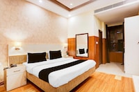 Collection O Oak Brahma Sarovar