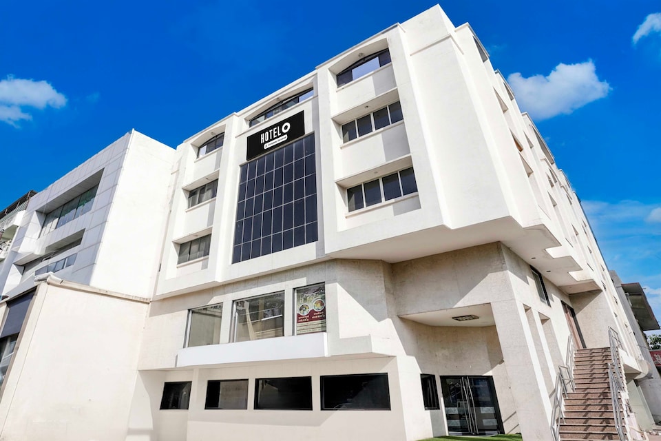 Hotel O Limda Chowk, Dhebar Road, Rajkot