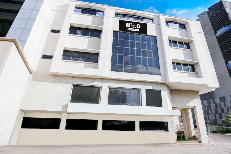 Hotel O Limda Chowk, Dhebar Road, Rajkot