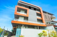 Super Collection O Sector 44 Near Botanical Garden