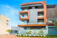 Super Collection O Sector 44 Near Botanical Garden