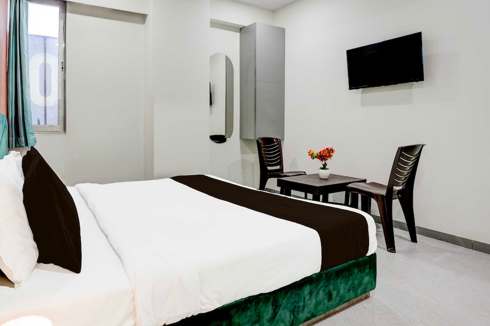 Hotel O Adajan, Adajan, Surat