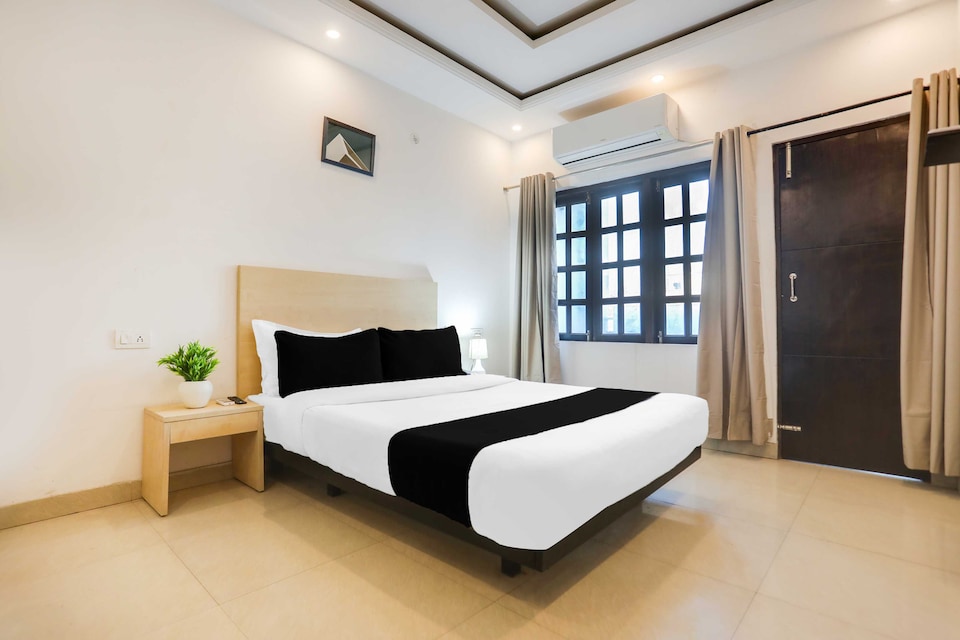 Hotel O Prayagraj Khusro Bagh, Chowk Allahabad, Prayagraj
