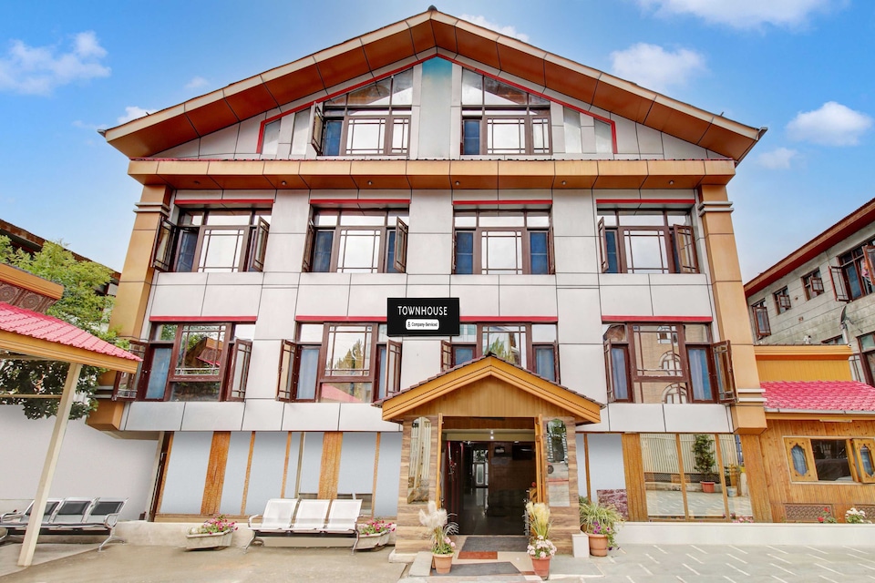 [Day Stay - 12 Hrs Slot : 8 AM to 8 PM] Hotel O Rajbagh, Rajbagh, Srinagar