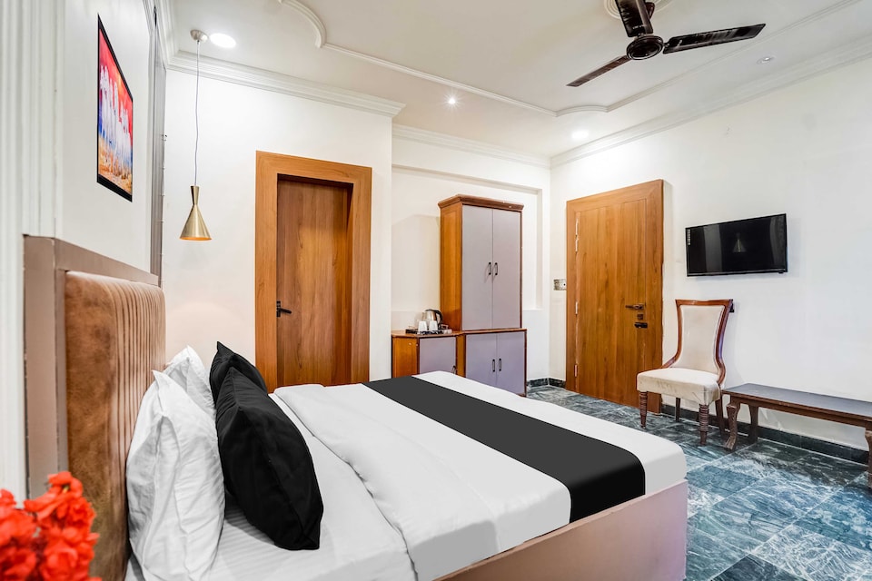 Hotel O Ratan Lal Nagar, Govind Nagar Kanpur, Kanpur