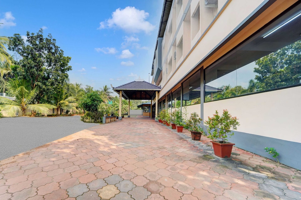 [Day Stay - 8 AM to 8 PM] Collection O Thrissur Near Thrissur Medical College, Thrissur, Thrissur