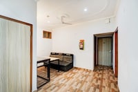 Hotel O Noida Sector 16 Metro Station