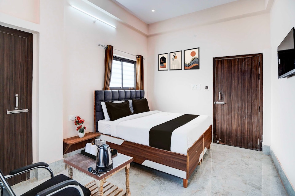 Hotel O Prayag Central Railway Junction, Mumfordganj Allahabad, Prayagraj