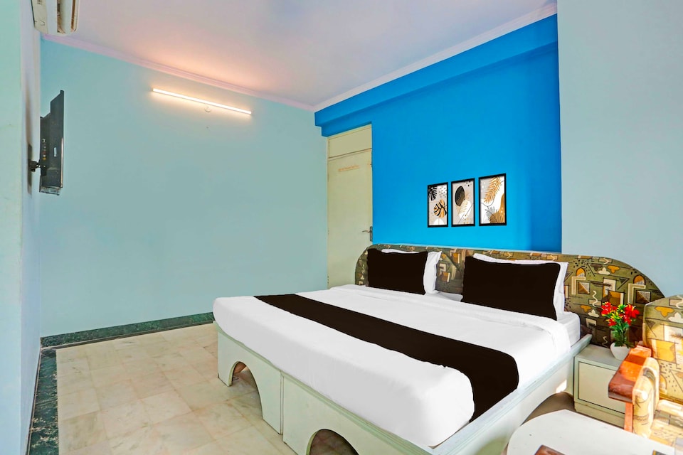 Hotel O Bani Park Near Collectorate Circle, Sindhi Camp, Jaipur