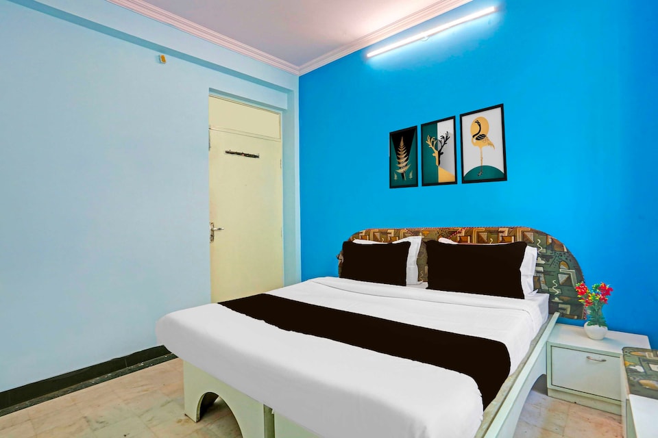 Hotel O Bani Park Near Collectorate Circle, Sindhi Camp, Jaipur