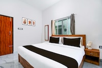 Hotel O VIP Road Near Golden Beach