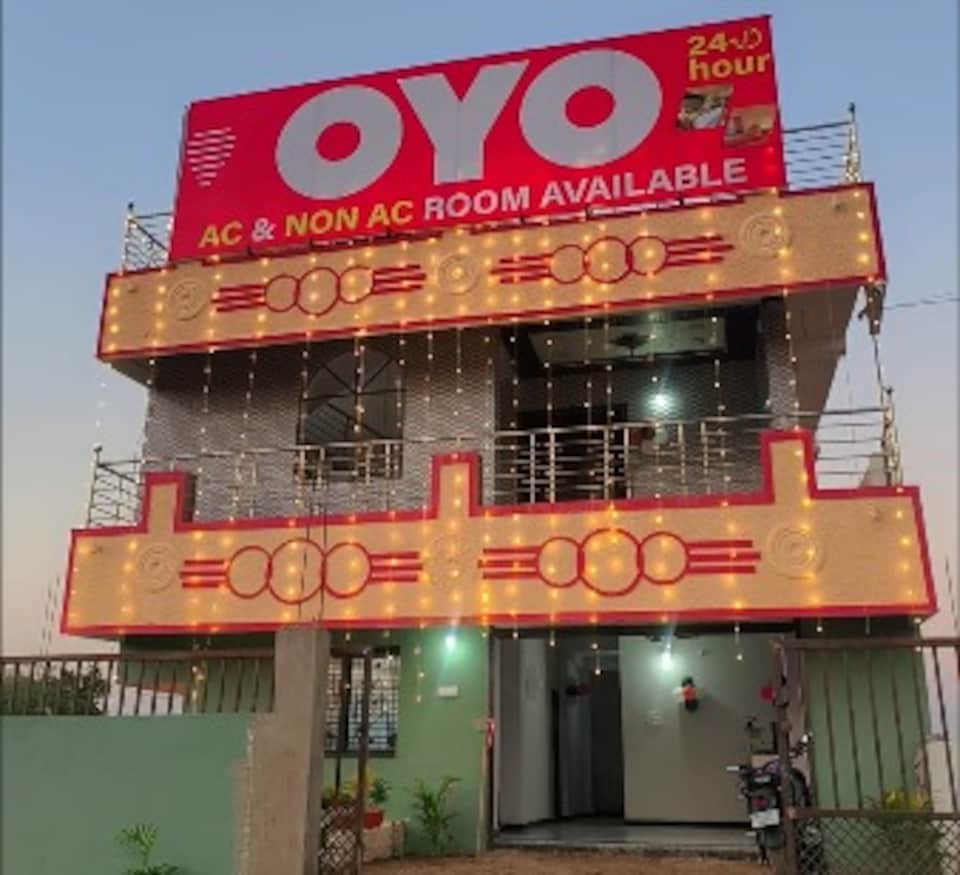 SPOT ON Hotel Centre Point OYO, Sakoli, Sakoli