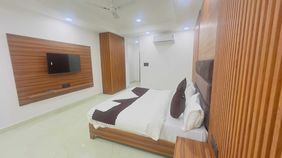 Hotel O Sector 18 Metro station, Noida City, Noida