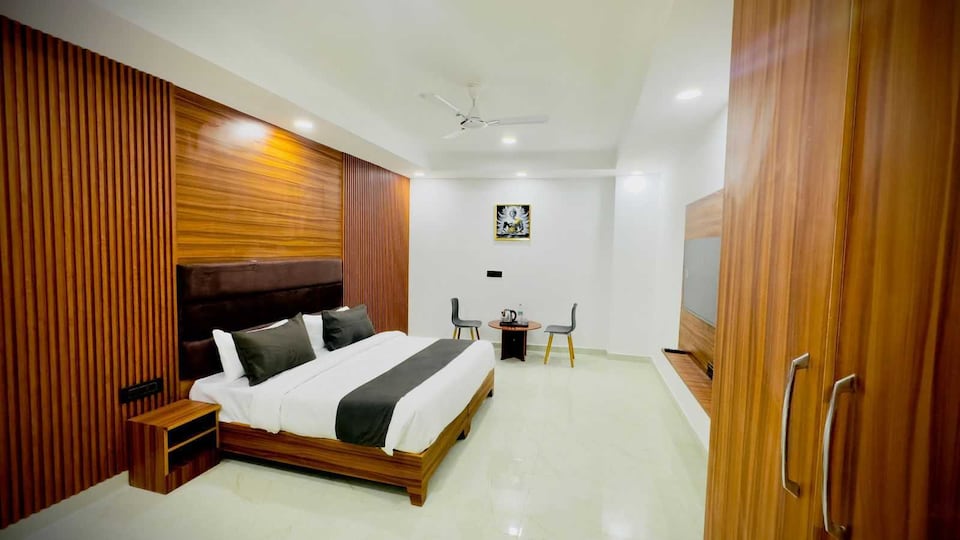 Hotel O Sector 18 Metro station, Noida City, Noida